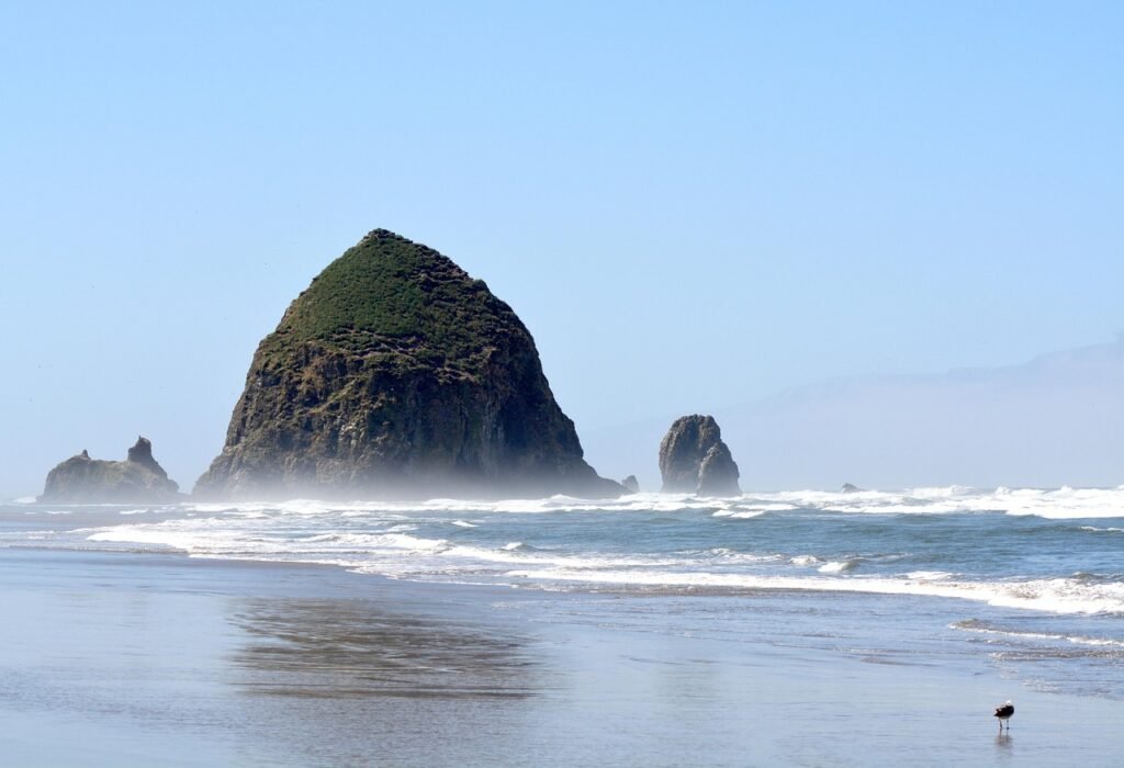 oregon, cannon beach, beach chairs, haystack rock, coastline, pacific, northwest, blue rock, cannon beach, cannon beach, cannon beach, cannon beach, cannon beach, haystack rock, haystack rock